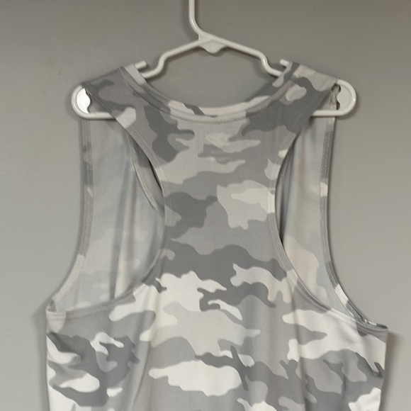 Athletic Works Women’s Razor Back Tank Top, gray Camo, M (8-10) - Picture 5 of 6